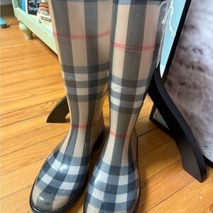 Woman’s Burberry Plaid Rain Boots Size 40